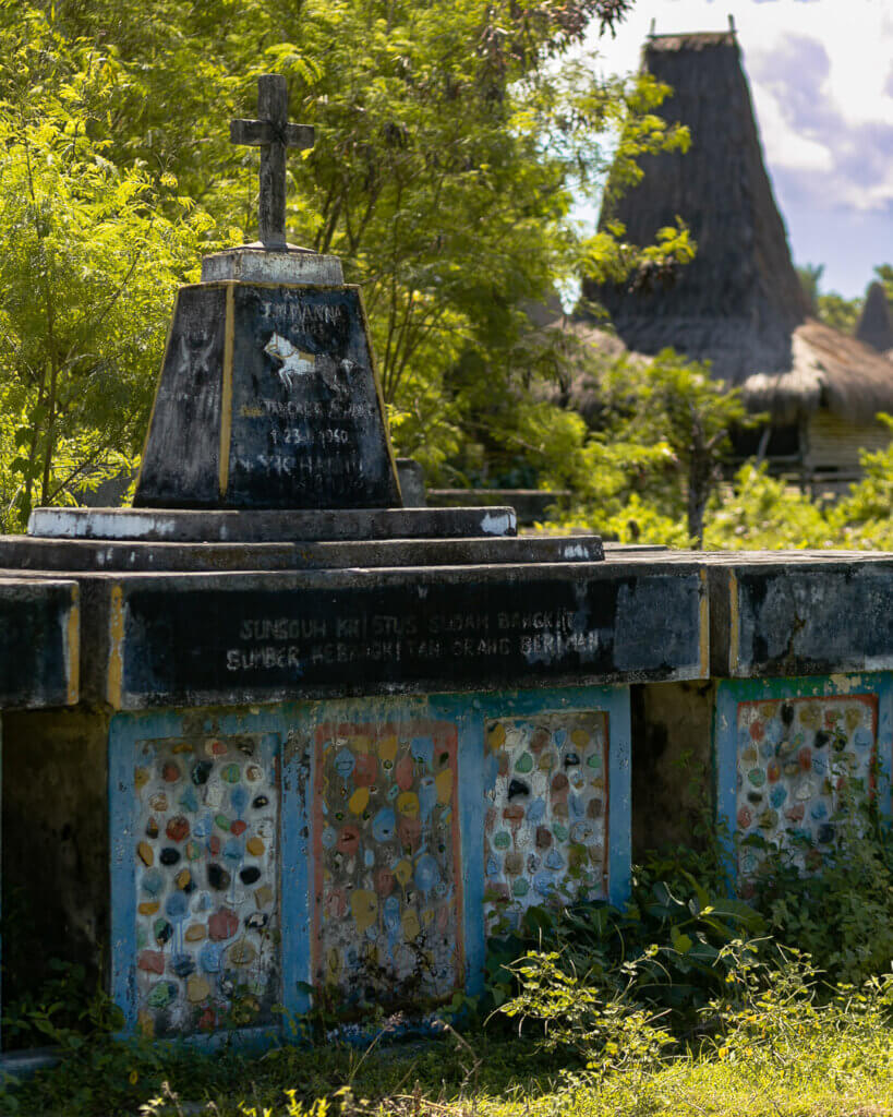 Kodi Tombstones Sumba - Sumba places to see