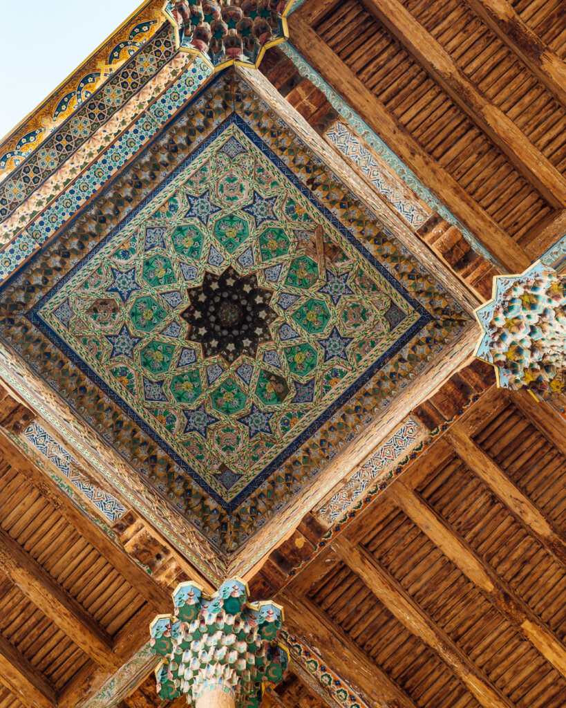 Ceiling Bolo Hauz Mosque