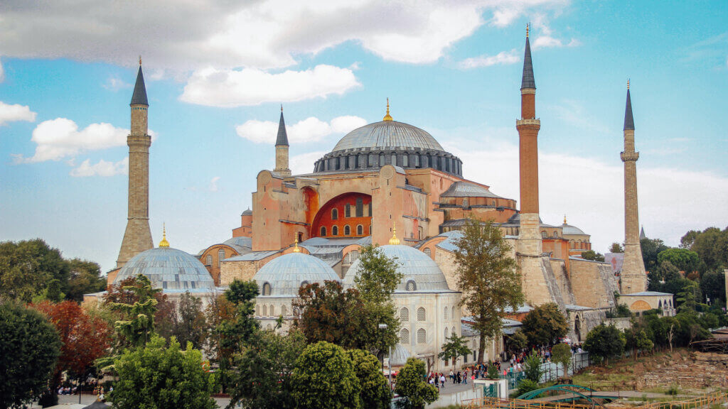 3 days in Istanbul itinerary - include a visit to the Hagia Sofia Mosque