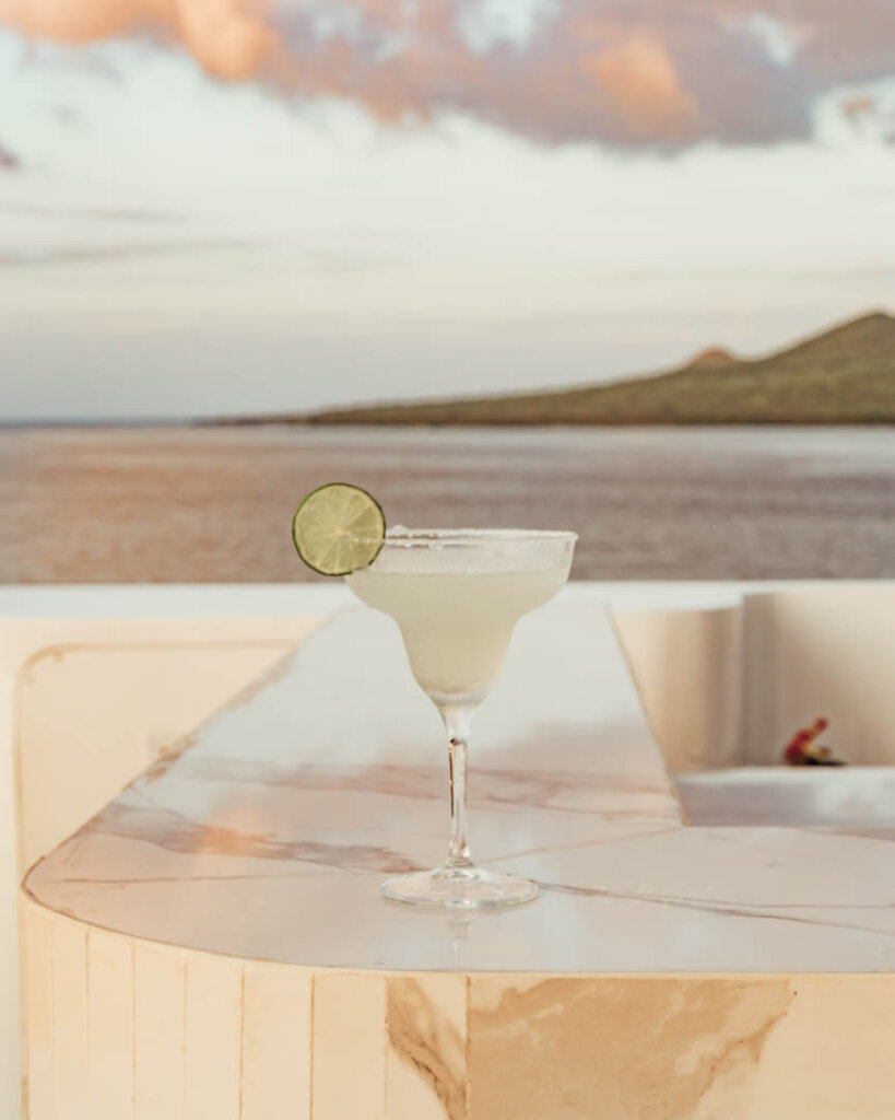 Drinks at galapagos eco luxury cruise