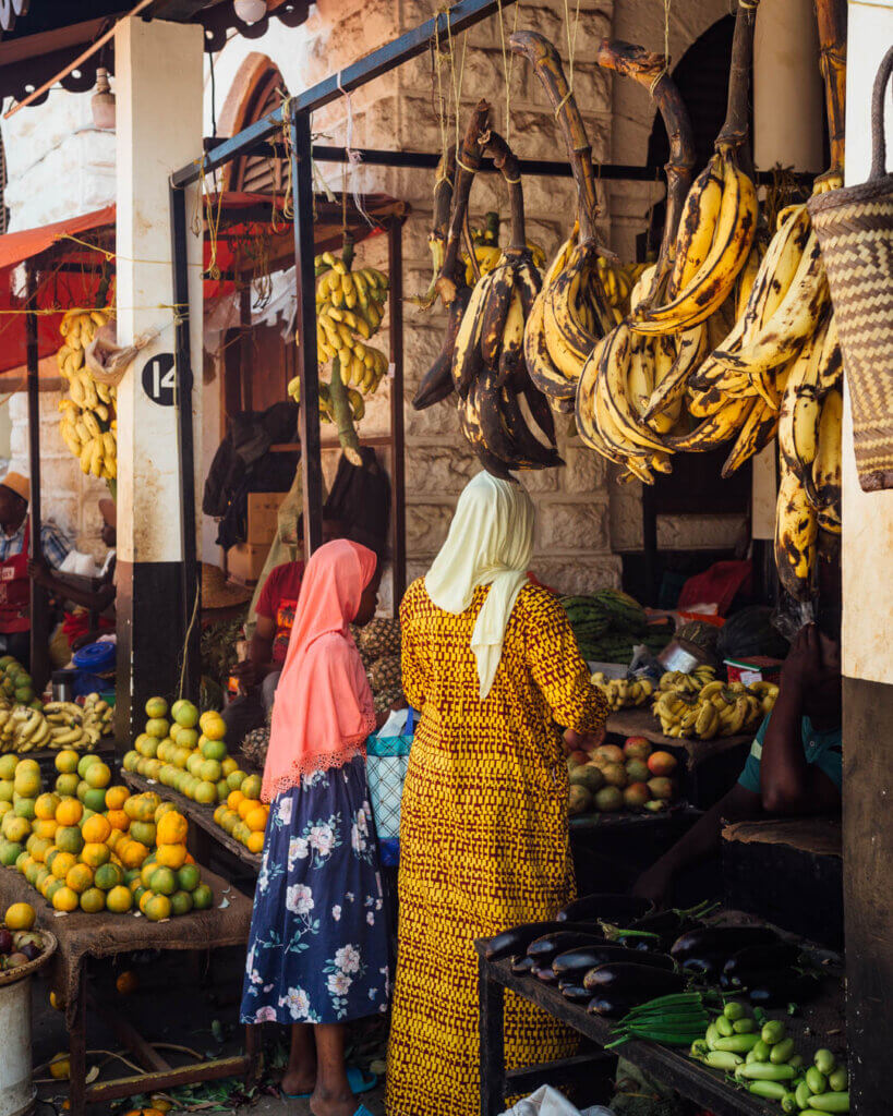 Visit the famous Daranjhani Market