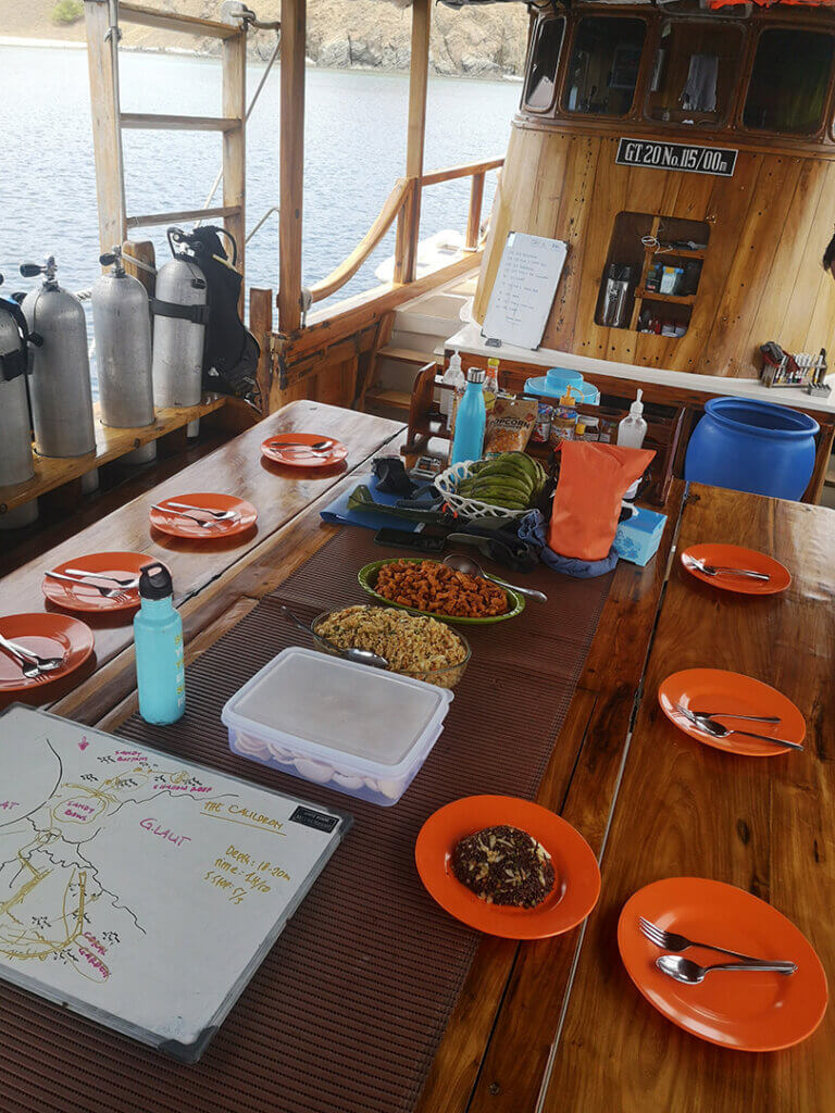 Diving briefing on Liveaboard Komodo