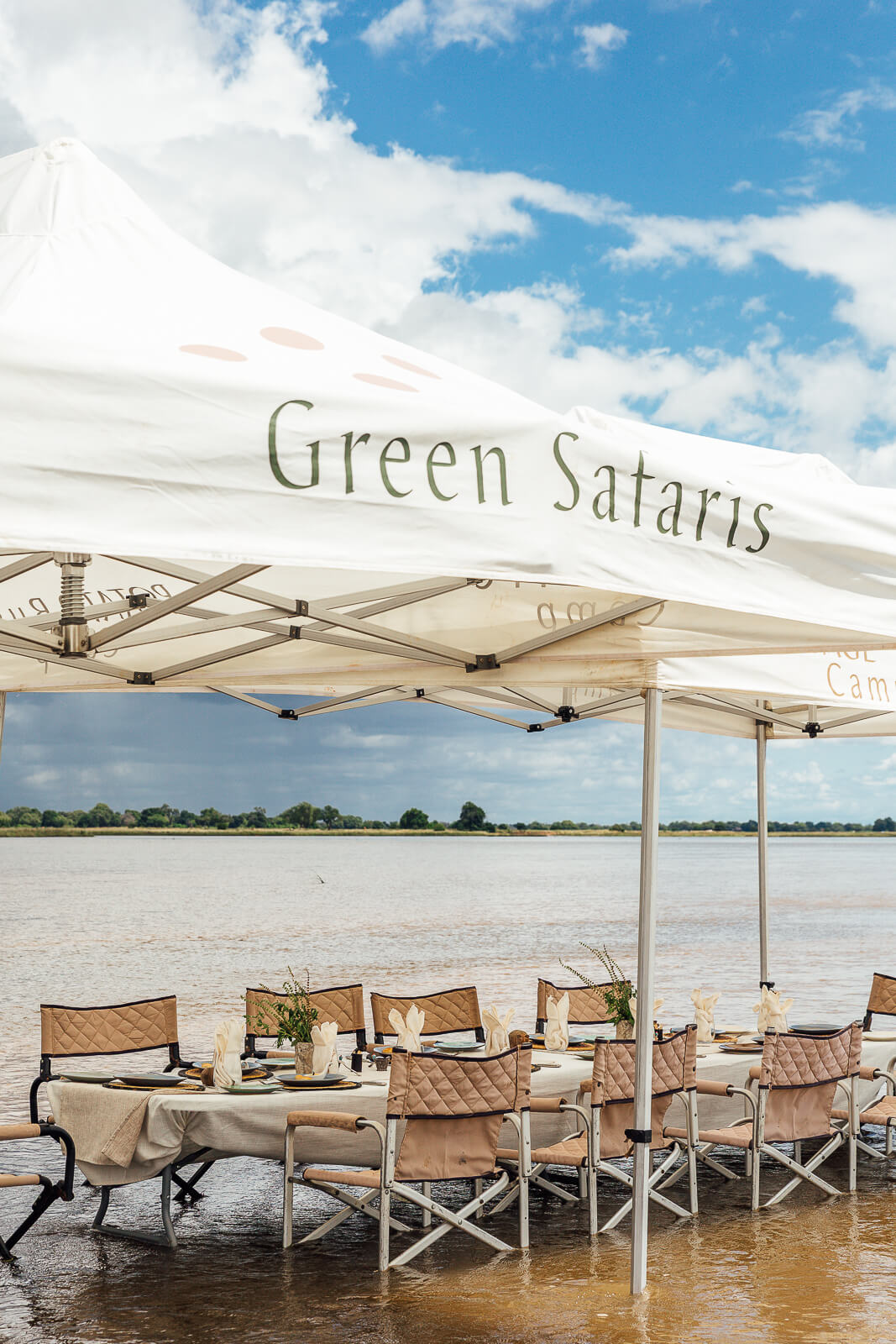 river lunch in Zambezi by