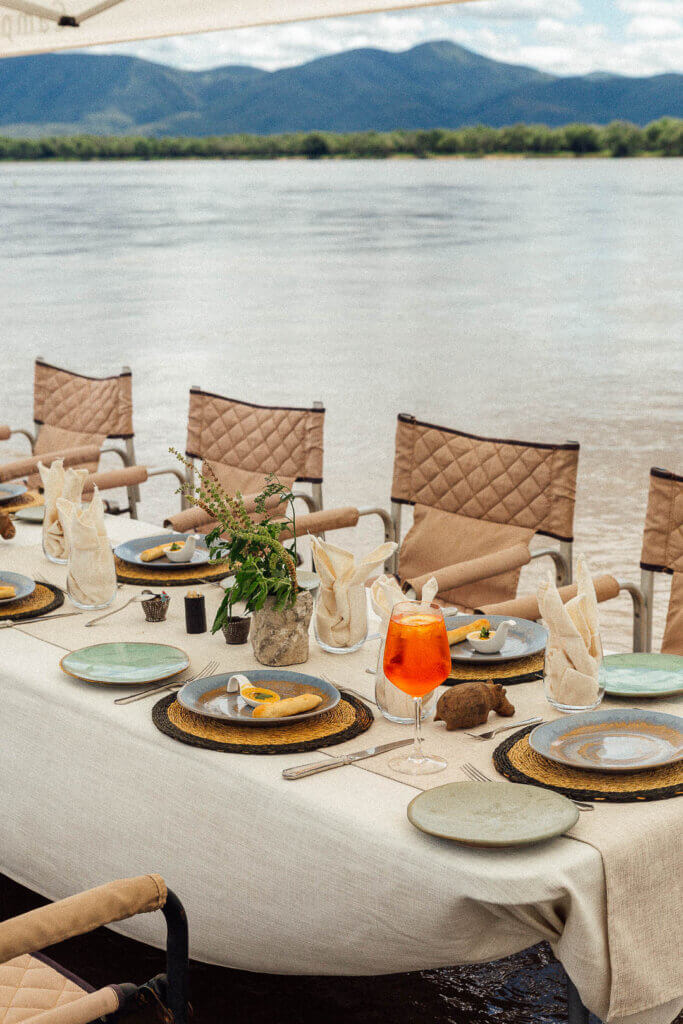 River lunch in Zambezi by Green Safari